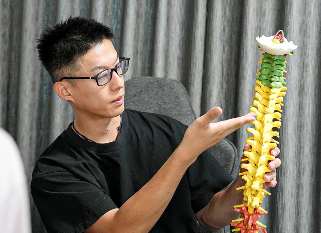 常に学び、 技術を磨き続けるカイロプラクター